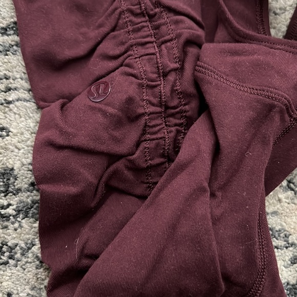 Maroon lululemon leggings - Picture 4 of 5